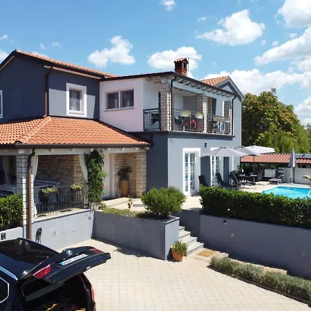 Lavanda House With 4*